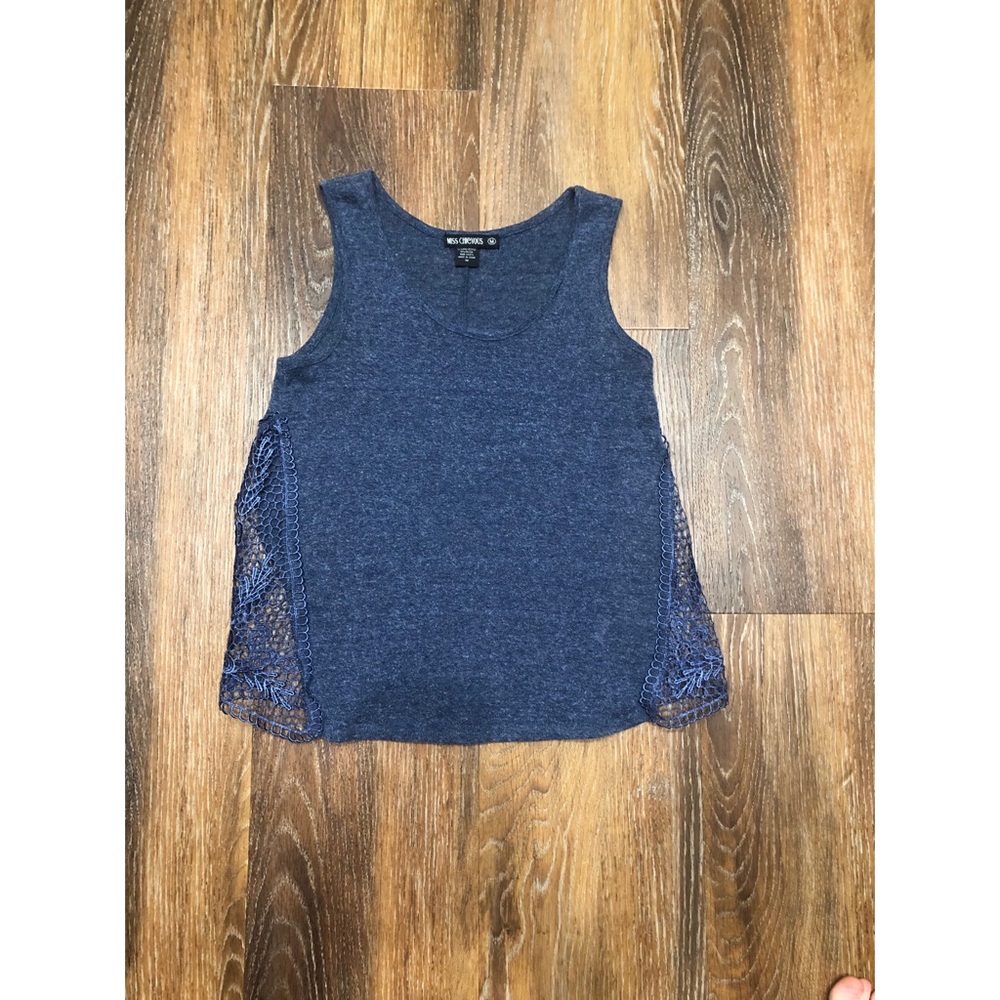 💜 Navy blue tank with see through mesh accents